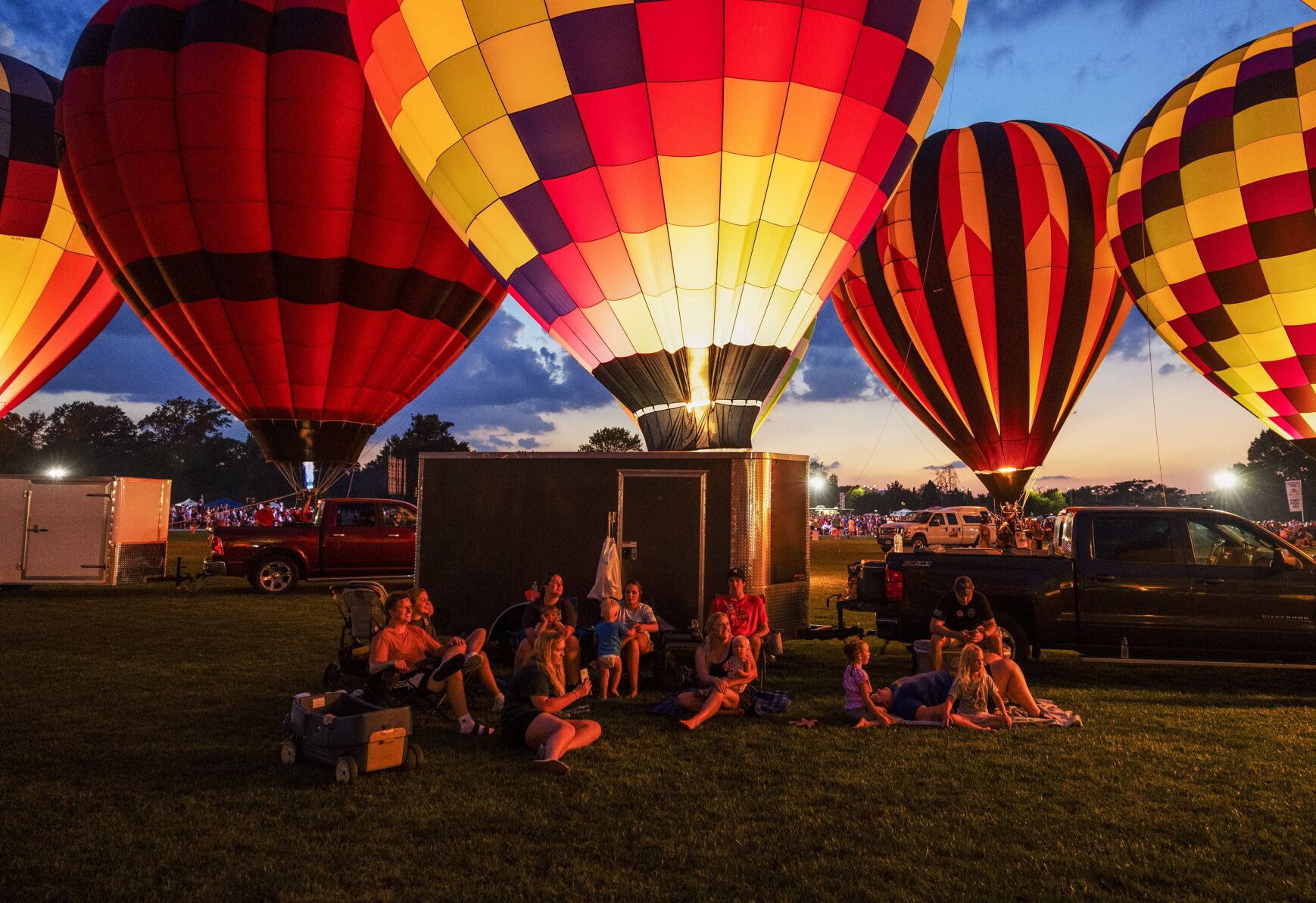 Forest Park lights up for 52nd annual balloon glow